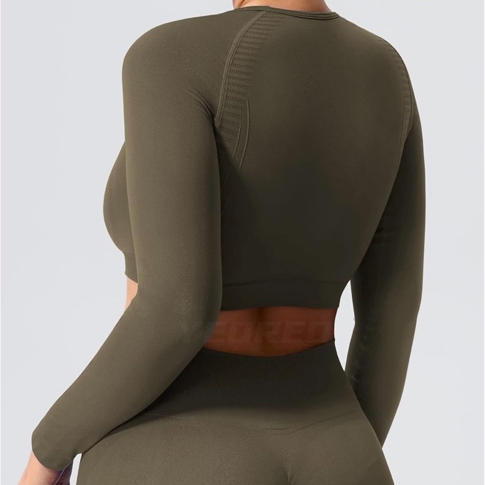 New! Women’s Sexy Cropped Workout Top! - Picture 3 of 5